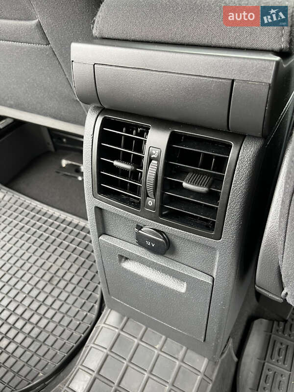 Минивэн Volkswagen Touran 2012 в Киеве