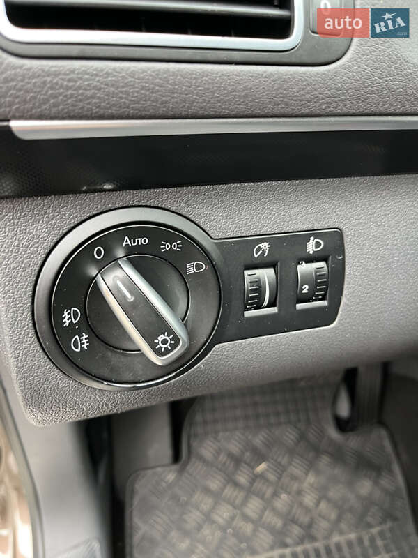 Минивэн Volkswagen Touran 2012 в Киеве