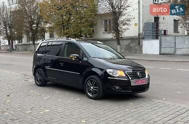 Минивэн Volkswagen Touran 2010 в Коростене
