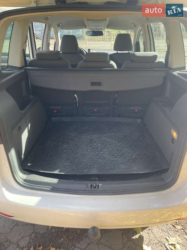 Мінівен Volkswagen Touran 2012 в Львові