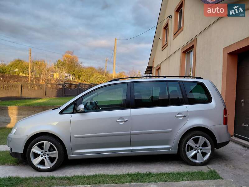 Минивэн Volkswagen Touran 2006 в Ровно