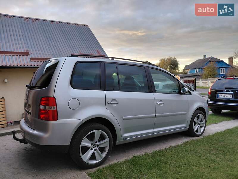 Минивэн Volkswagen Touran 2006 в Ровно