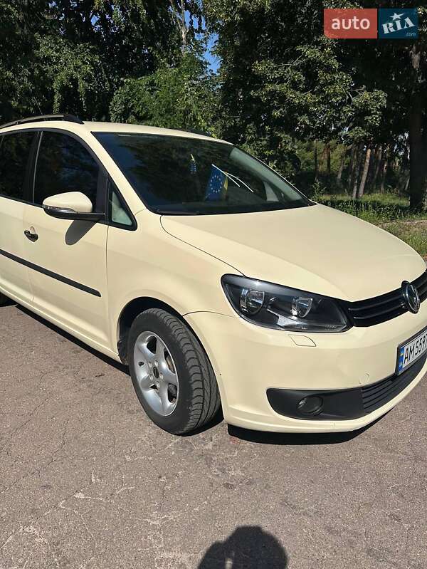 Минивэн Volkswagen Touran 2014 в Житомире