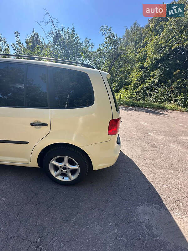 Минивэн Volkswagen Touran 2014 в Житомире