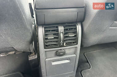 Минивэн Volkswagen Touran 2006 в 