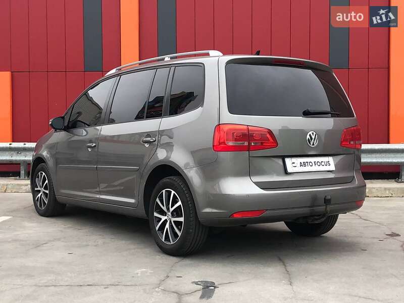 Мінівен Volkswagen Touran 2010 в Києві