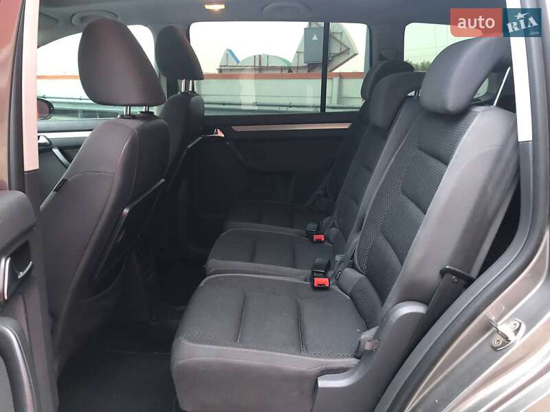 Мінівен Volkswagen Touran 2010 в Києві