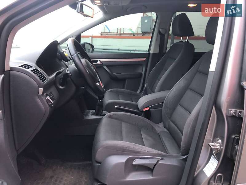 Мінівен Volkswagen Touran 2010 в Києві