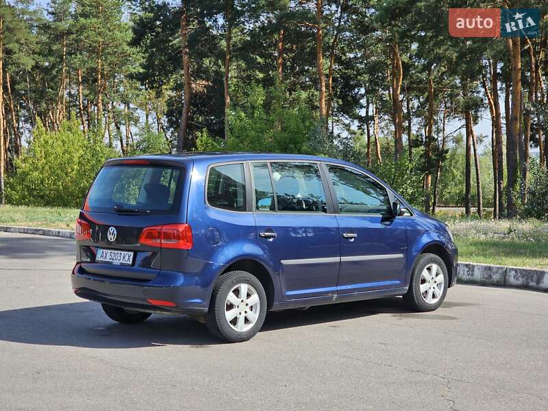 Мінівен Volkswagen Touran 2010 в Києві фото 6 Мінівен Volkswagen Touran 2010 в Києві