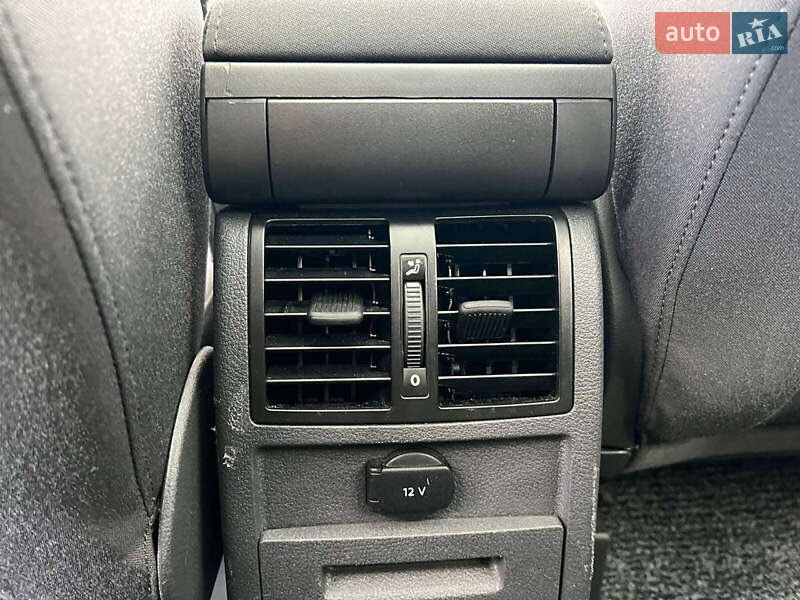 Мінівен Volkswagen Touran 2012 в Львові