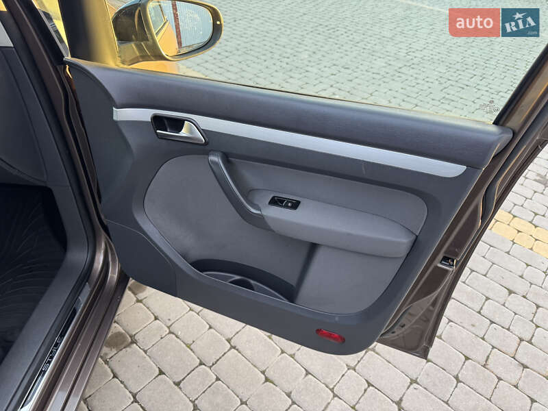 Мінівен Volkswagen Touran 2011 в Коломиї