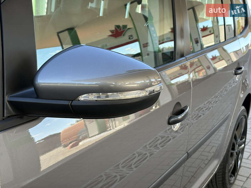 Минивэн Volkswagen Touran 2011 в Житомире