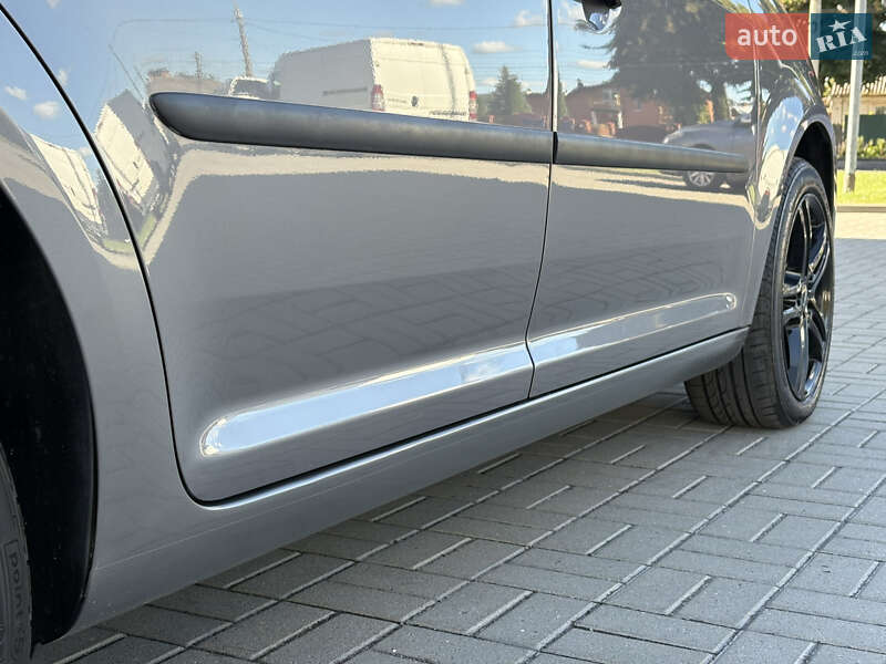 Минивэн Volkswagen Touran 2011 в Житомире