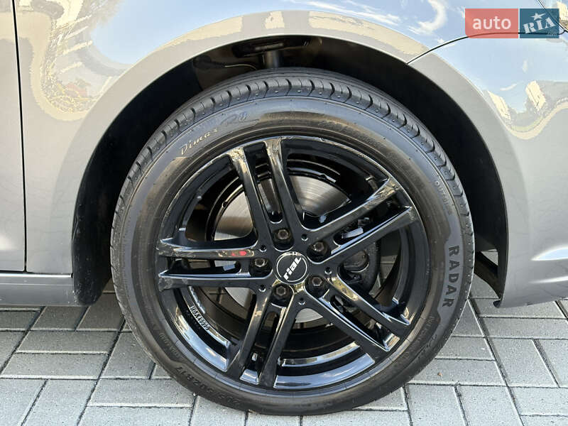 Минивэн Volkswagen Touran 2011 в Житомире