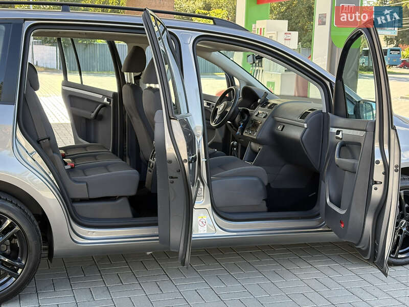 Минивэн Volkswagen Touran 2011 в Житомире