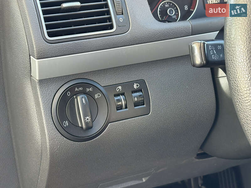 Минивэн Volkswagen Touran 2011 в Житомире