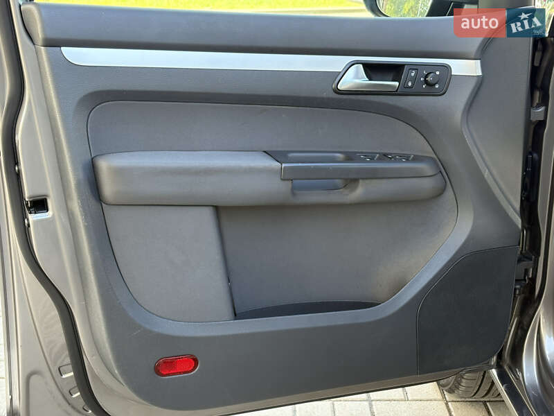 Минивэн Volkswagen Touran 2011 в Житомире