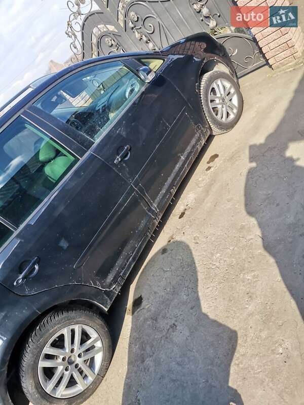 Минивэн Volkswagen Touran 2003 в Черновцах