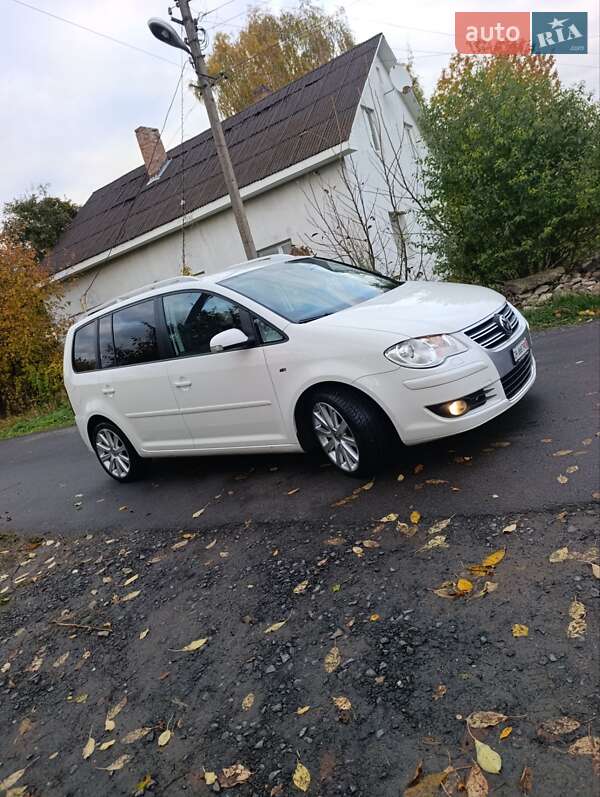 Минивэн Volkswagen Touran 2009 в Луцке