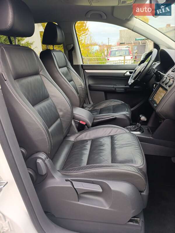 Минивэн Volkswagen Touran 2009 в Луцке