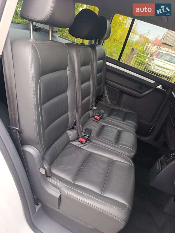 Минивэн Volkswagen Touran 2009 в Луцке