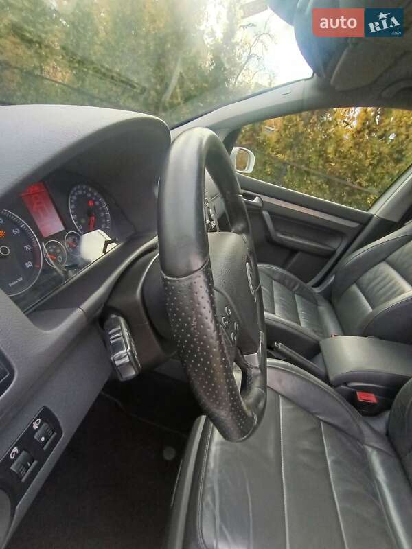 Минивэн Volkswagen Touran 2009 в Луцке