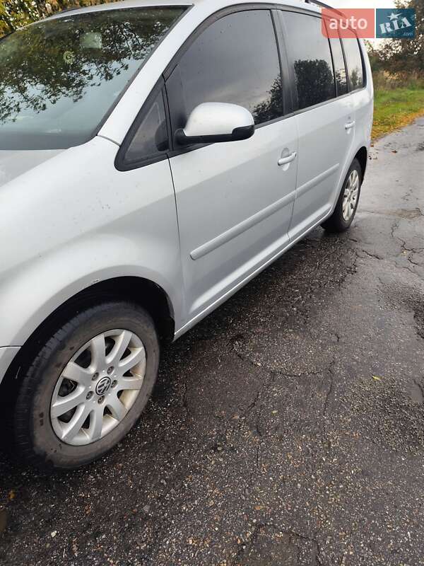 Минивэн Volkswagen Touran 2003 в Ахтырке