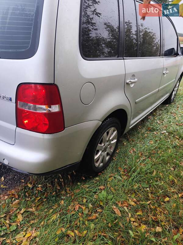 Минивэн Volkswagen Touran 2003 в Ахтырке