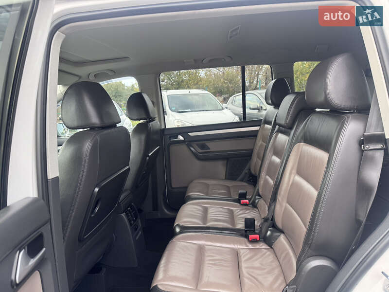 Минивэн Volkswagen Touran 2009 в Звенигородке