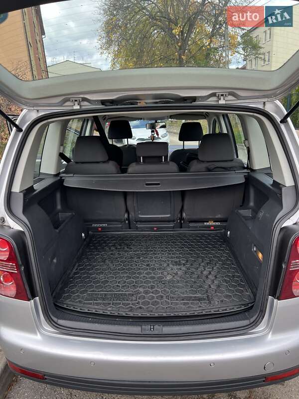 Мінівен Volkswagen Touran 2006 в Тернополі