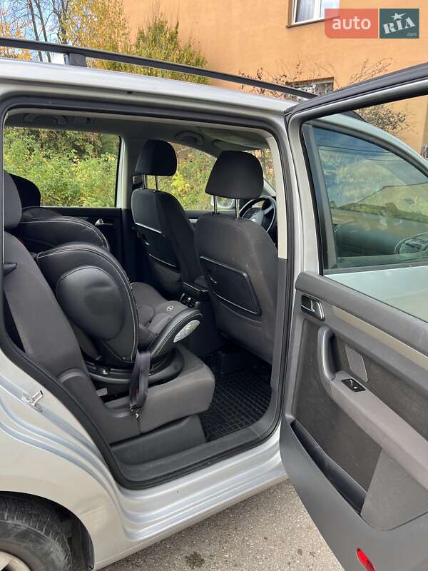 Мінівен Volkswagen Touran 2006 в Тернополі