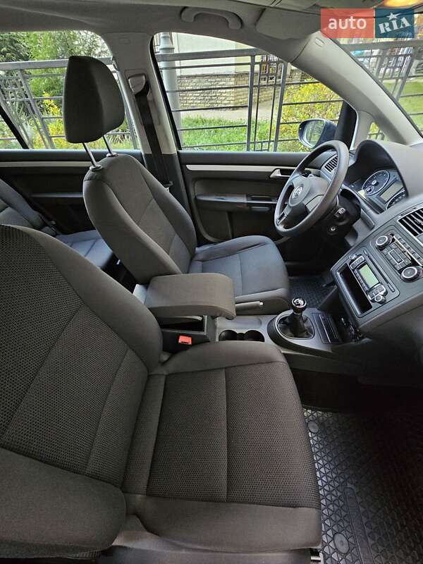 Мінівен Volkswagen Touran 2010 в Києві фото 18 Мінівен Volkswagen Touran 2010 в Києві