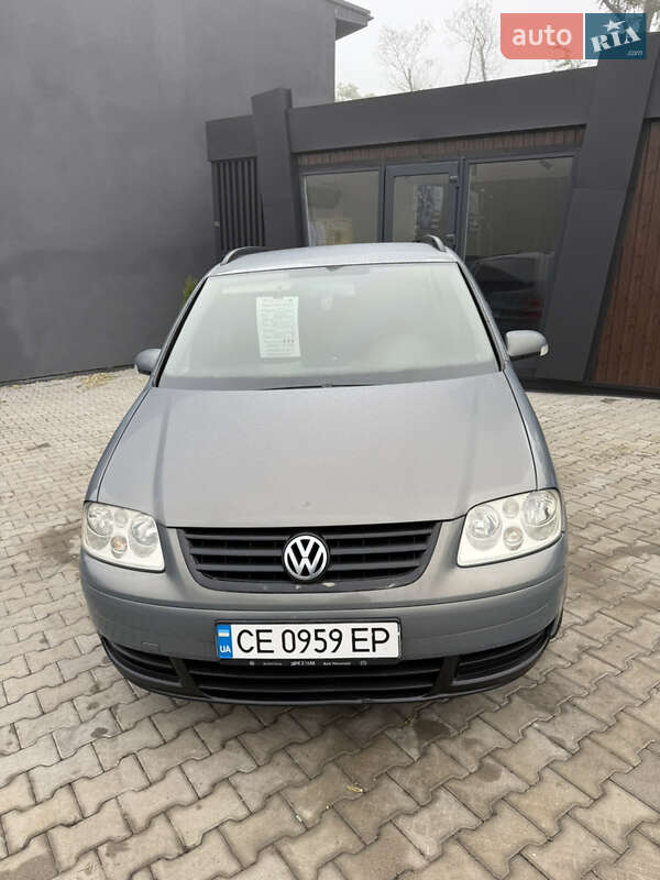 Мінівен Volkswagen Touran 2004 в Чернівцях