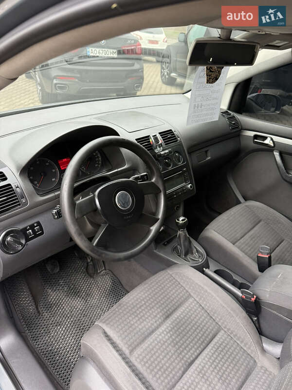 Мінівен Volkswagen Touran 2004 в Чернівцях