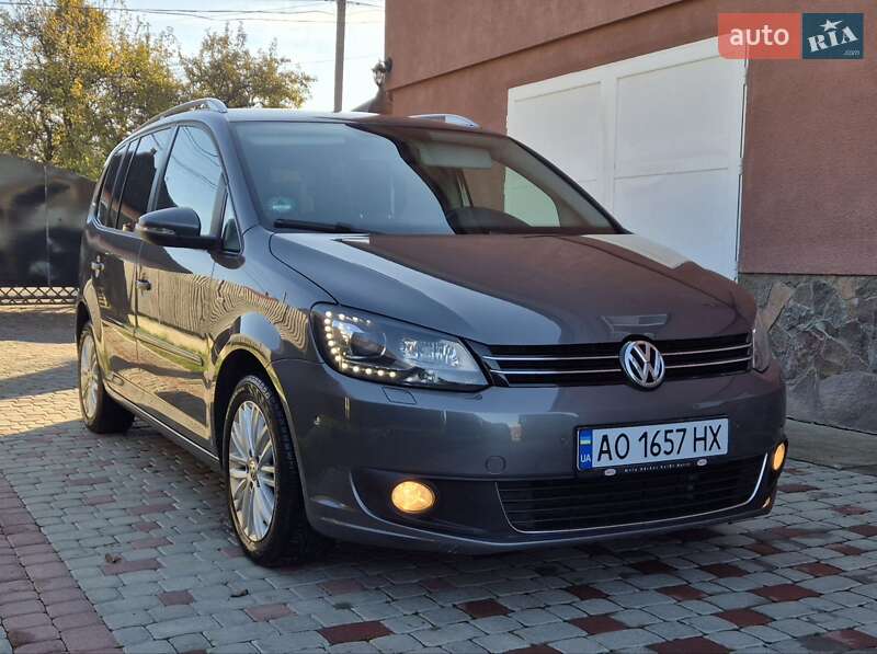 Минивэн Volkswagen Touran 2015 в Сваляве