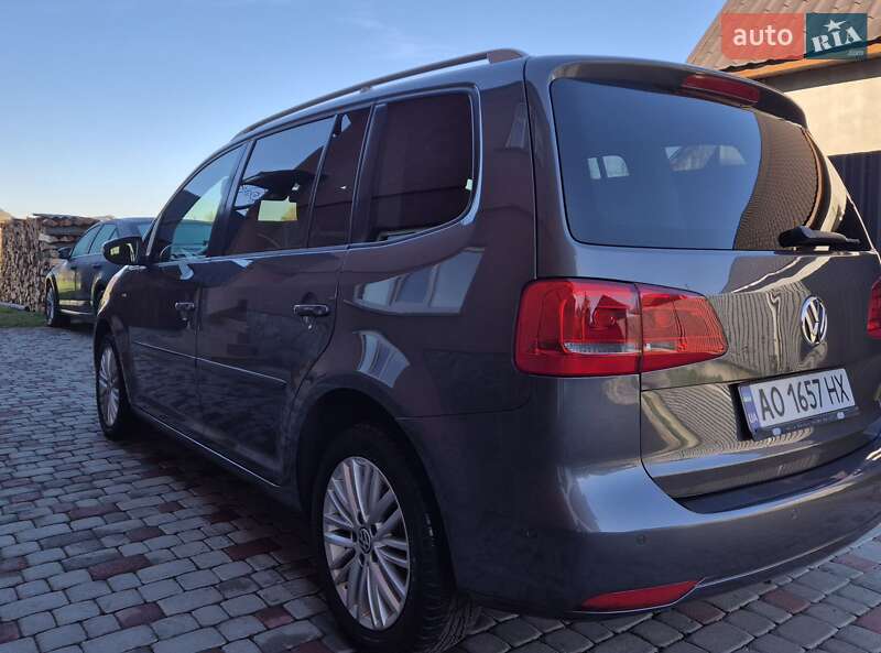 Минивэн Volkswagen Touran 2015 в Сваляве