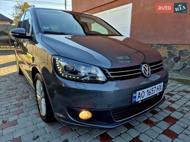 Минивэн Volkswagen Touran 2015 в Сваляве