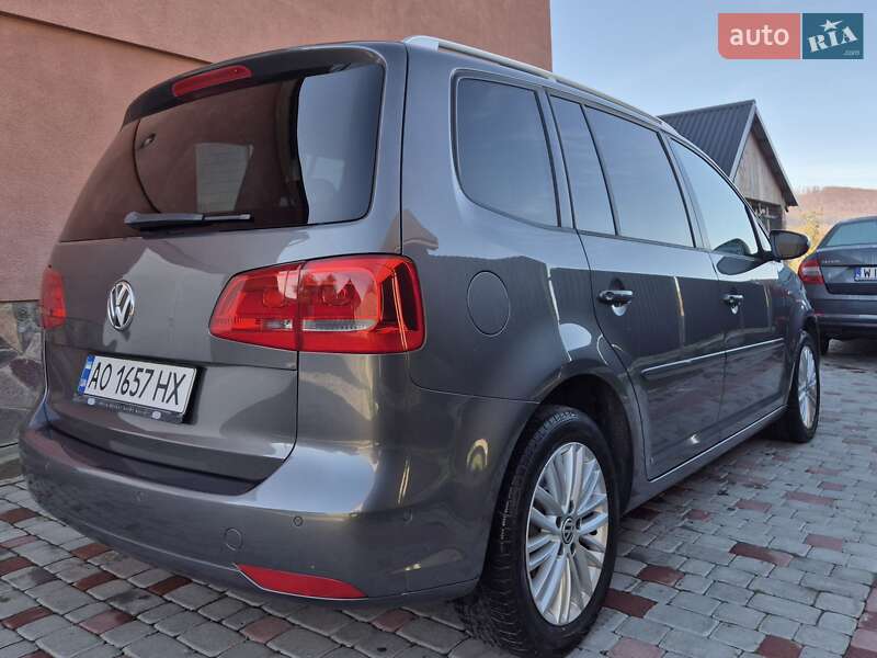 Минивэн Volkswagen Touran 2015 в Сваляве