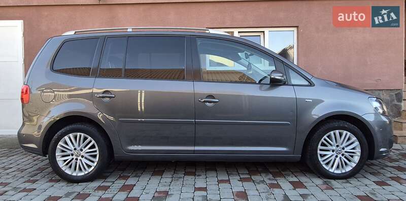 Минивэн Volkswagen Touran 2015 в Сваляве