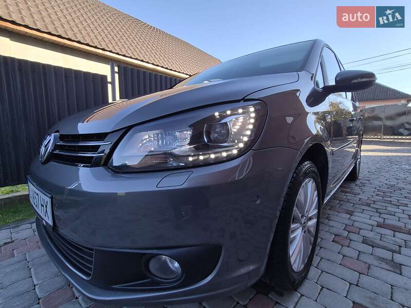 Минивэн Volkswagen Touran 2015 в Сваляве