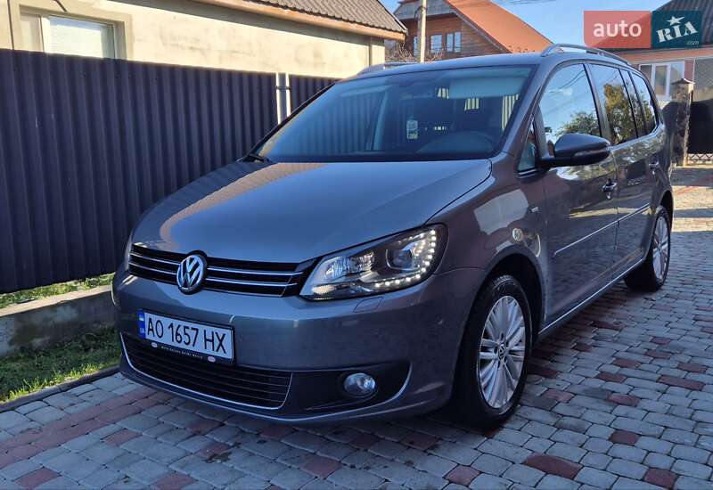 Минивэн Volkswagen Touran 2015 в Сваляве