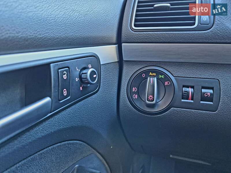 Минивэн Volkswagen Touran 2015 в Сваляве