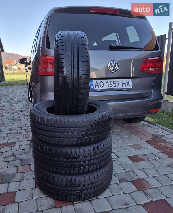 Минивэн Volkswagen Touran 2015 в Сваляве