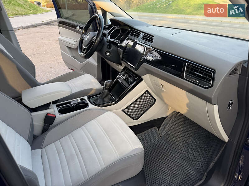 Микровэн Volkswagen Touran 2019 в Кропивницком фото 18 Микровэн Volkswagen Touran 2019 в Кропивницком