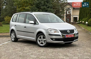 Минивэн Volkswagen Touran 2009 в Сарнах