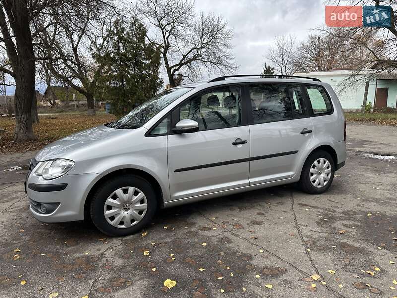 Минивэн Volkswagen Touran 2010 в Лебедине