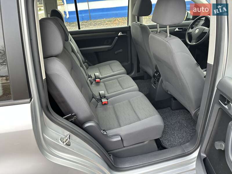 Минивэн Volkswagen Touran 2010 в Лебедине