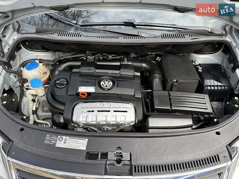 Минивэн Volkswagen Touran 2010 в Лебедине