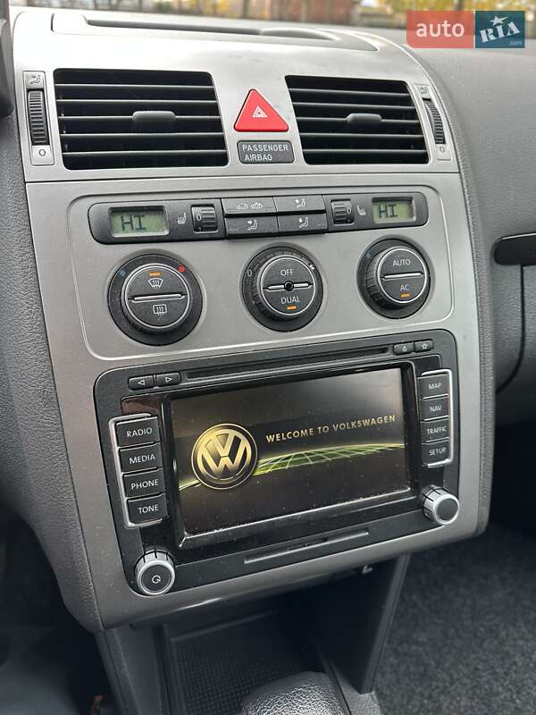 Минивэн Volkswagen Touran 2010 в Лебедине