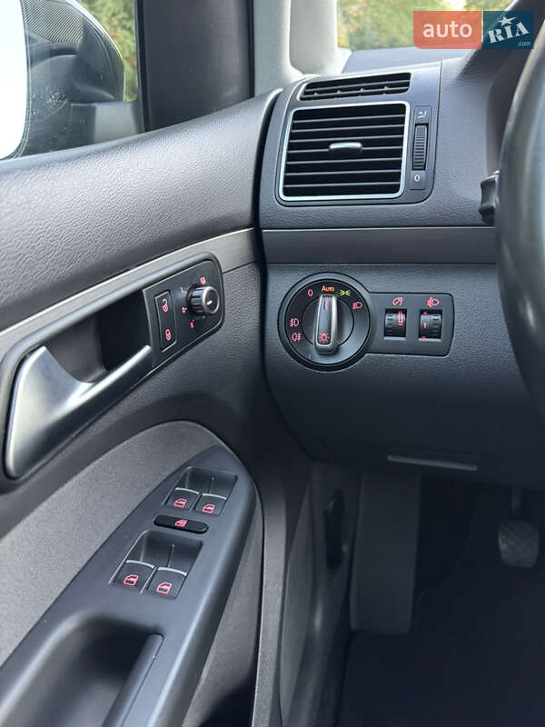 Минивэн Volkswagen Touran 2012 в Ровно